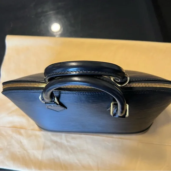 Louis Vuitton Vintage Epi Leather Alma PM Satchel - Picture 7 of 12
